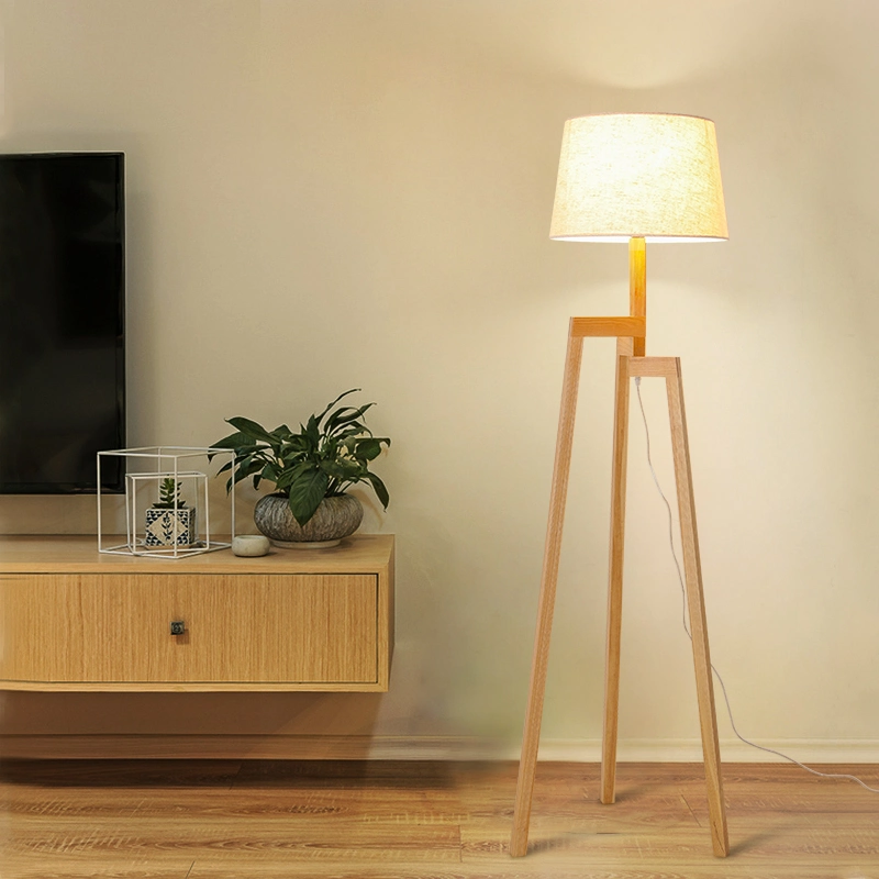 Nordic Tripod Solid Wood Creative Sofa and Bedside Wood Tripod Lamp (WH-WFL-06)